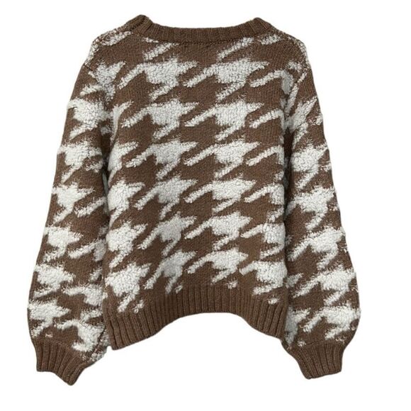 Line & Dot Houndstooth Pullover
Sweater(Size Medium) - Picture 4 of 7